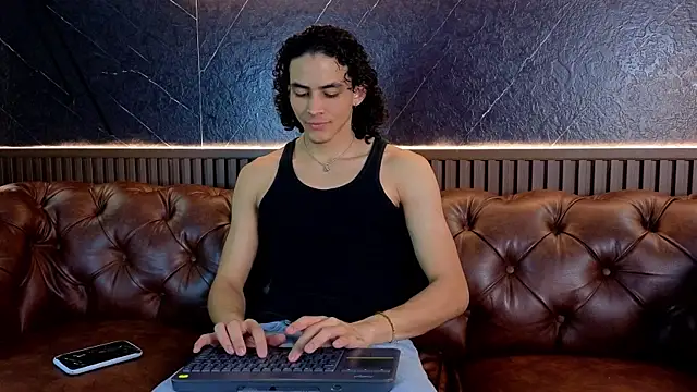 Snapshot of LucaAlessi chatting on April 2026 02:11:02 PM LucaAlessi online show from April 2026 02:11:02 PM