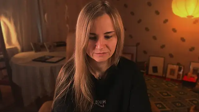 MiaSparkes online show from May 2026 07:06:01 AM