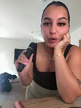 Miavelvetxoxo online show from June 2026 05:33:02 PM