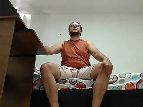 Snapshot of Masterboy00 chatting on April 2026 04:00:02 PM Masterboy00 online show from April 2026 04:00:02 PM