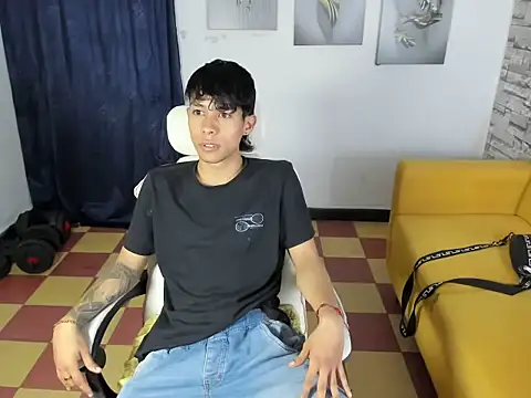 Snapshot of orrduz06 chatting on April 2026 01:21:01 AM orrduz06 online show from April 2026 01:21:01 AM