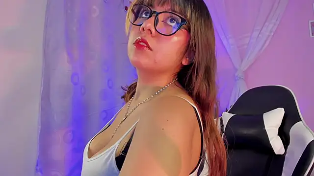 honey m00n online show from April 2026 06:45:02 PM