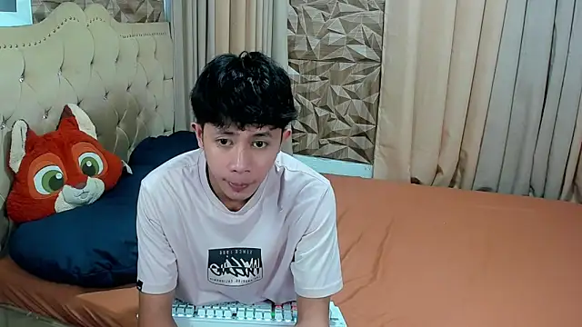 roberthugecock online show from May 2026 05:03:01 AM