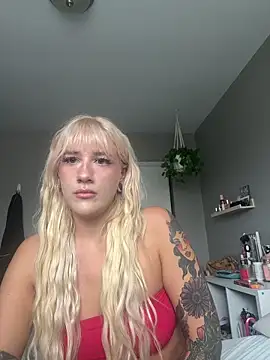 Snapshot of BettyBadNews chatting on April 2026 05:52:02 PM BettyBadNews online show from April 2026 05:52:02 PM