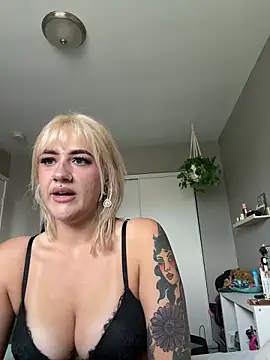 Snapshot of BettyBadNews chatting on May 2026 04:01:01 PM BettyBadNews online show from May 2026 04:01:01 PM