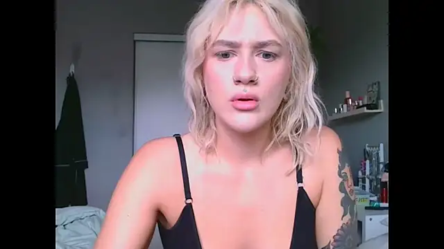 Snapshot of BettyBadNews chatting on May 2026 05:22:02 PM BettyBadNews online show from May 2026 05:22:02 PM