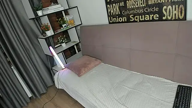 Snapshot of TwinkWhite chatting on May 2026 09:09:02 PM TwinkWhite online show from May 2026 09:09:02 PM
