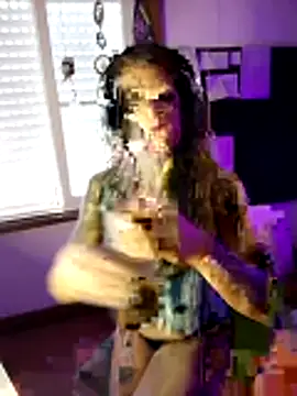 LauKiss online show from April 2026 07:18:02 PM