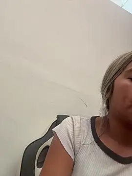 Kimmiebellarie online show from April 2026 01:56:02 PM