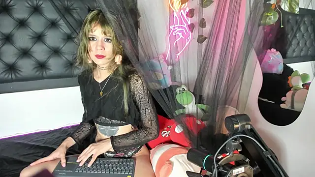 Lucy Jade online show from May 2026 11:44:01 PM