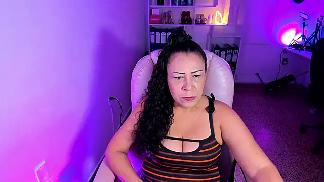 Snapshot of KattySoler chatting on April 2026 01:29:02 PM KattySoler online show from April 2026 01:29:02 PM