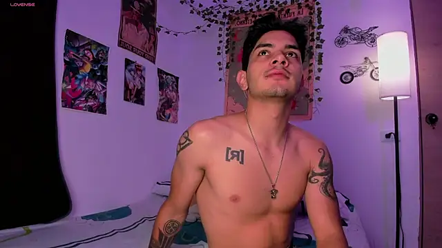 Snapshot of JaxJinx chatting on May 2026 01:34:02 AM JaxJinx online show from May 2026 01:34:02 AM