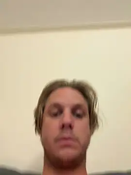 Snapshot of tinyterrors chatting on April 2026 04:08:02 AM tinyterrors online show from April 2026 04:08:02 AM