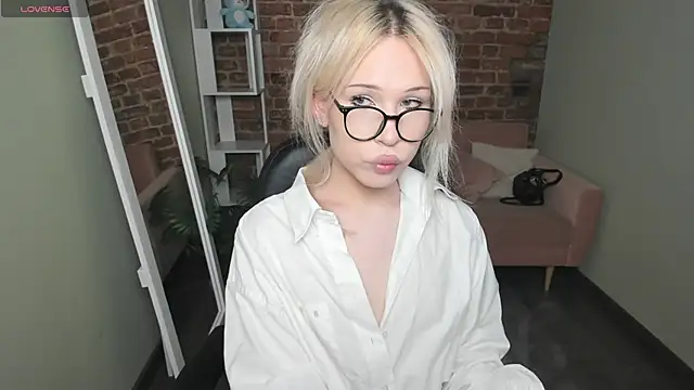 kristydollx online show from April 2026 10:34:02 PM