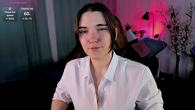 Snapshot of Rune_Veila chatting on May 2026 09:00:01 PM Rune Veila online show from May 2026 09:00:01 PM