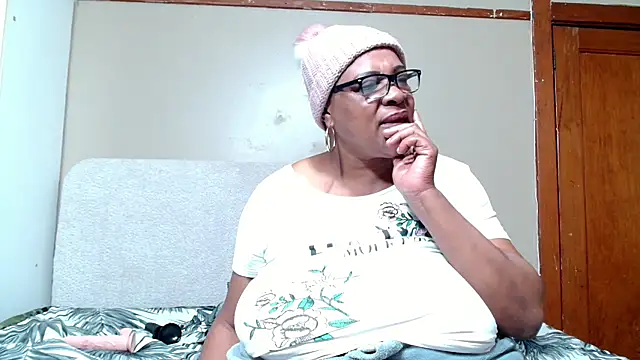 BUSTYQUEEN56  online show from July 2026 07:07:01 PM
