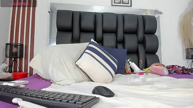 Snapshot of MILF_AURORA chatting on May 2026 08:49:02 PM MILF AURORA online show from May 2026 08:49:02 PM