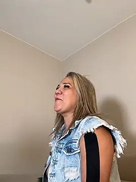 Camila Noer online show from May 2026 02:13:02 PM