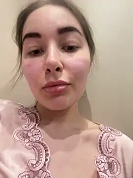 Snapshot of Doris2222 chatting on April 2026 07:19:01 PM Doris2222 online show from April 2026 07:19:01 PM