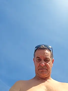 Snapshot of loulouferrari chatting on April 2026 03:09:01 PM loulouferrari online show from April 2026 03:09:01 PM