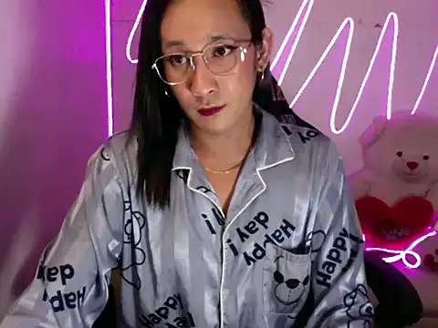 Holley Molley online show from April 2026 05:07:01 PM