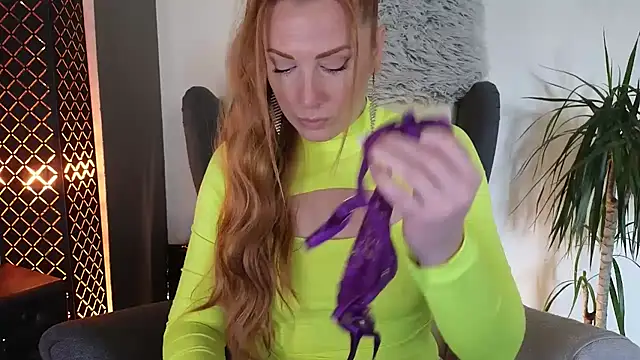 Snapshot of Sharon_Red chatting on October 2025 11:33:02 AM Sharon Red online show from October 2025 11:33:02 AM