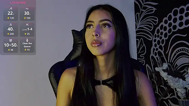 Mia Gloww  online show from April 2026 08:10:01 PM