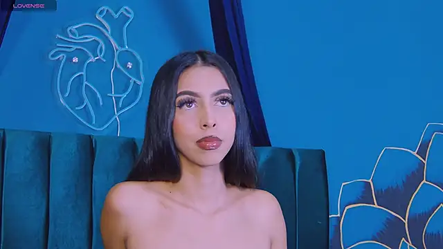 Mia Gloww  online show from April 2026 08:47:01 PM
