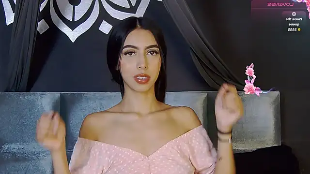 Mia Gloww  online show from May 2026 10:04:01 PM