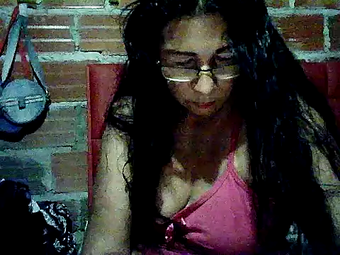 Snapshot of lola_teem chatting on April 2026 05:35:01 AM lola teem online show from April 2026 05:35:01 AM