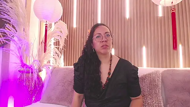 Velvet Curly online show from May 2026 12:25:02 PM