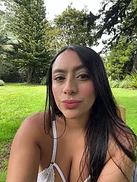 JuliettaGmz online show from June 2026 03:05:01 PM