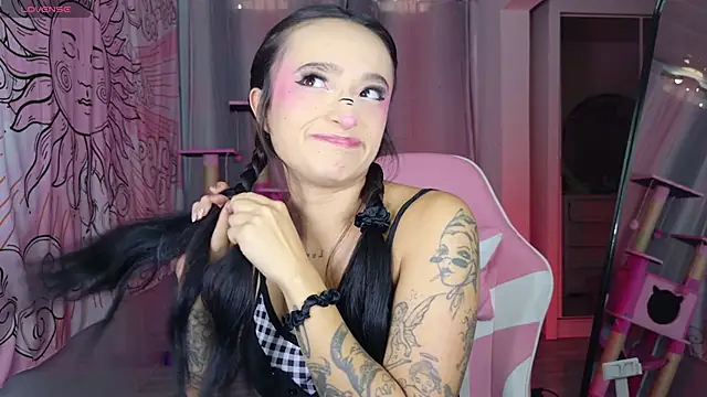 issa dolly online show from April 2026 05:17:02 PM