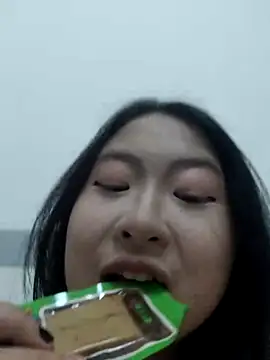 leexmm online show from April 2026 10:27:02 AM