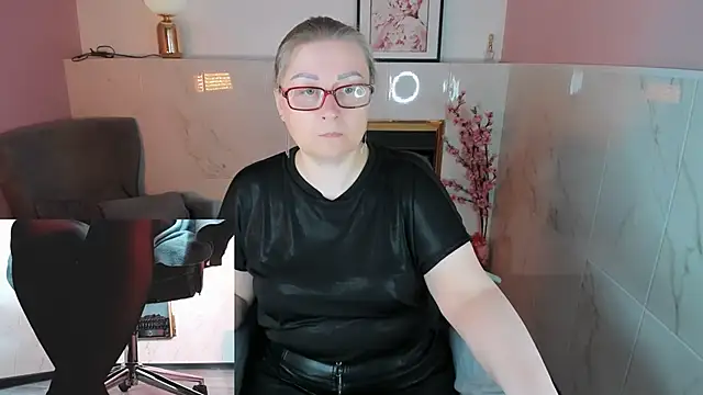 Snapshot of Alexandra_Kind chatting on May 2026 01:26:02 PM Alexandra Kind online show from May 2026 01:26:02 PM