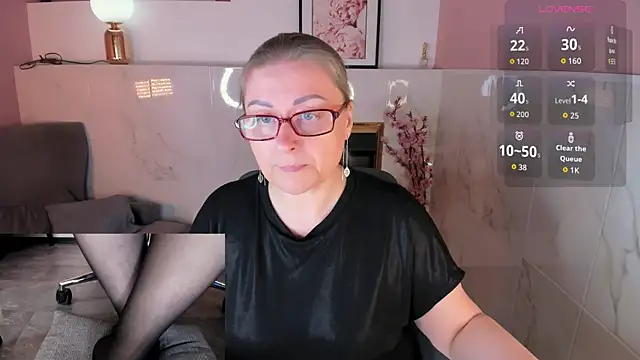 Snapshot of Alexandra_Kind chatting on May 2026 08:25:01 PM Alexandra Kind online show from May 2026 08:25:01 PM