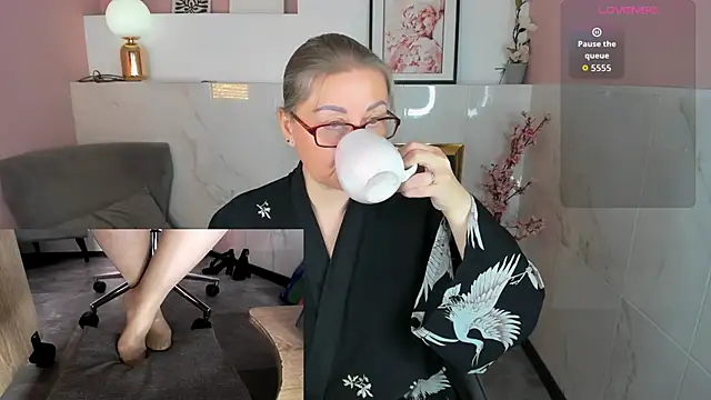 Alexandra Kind online show from June 2026 08:55:02 PM