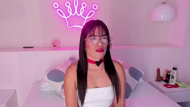 Snapshot of CatalinaRey chatting on April 2026 04:02:02 AM CatalinaRey online show from April 2026 04:02:02 AM