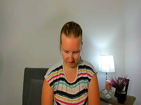 Snapshot of RoseTeacherX chatting on May 2026 05:21:02 PM RoseTeacherX online show from May 2026 05:21:02 PM