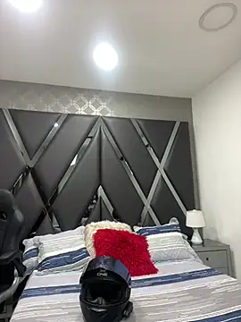 HaniKuspoka online show from June 2026 06:19:01 PM