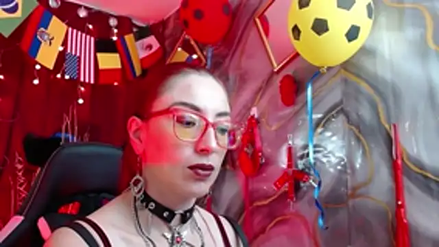 Snapshot of Queenscarlettsecret chatting on July 2026 01:06:02 PM Queenscarlettsecret online show from July 2026 01:06:02 PM