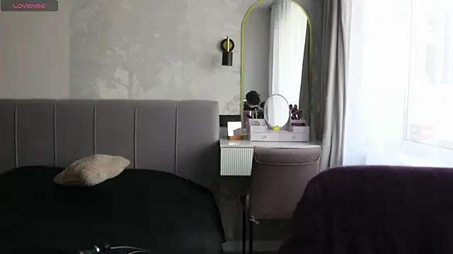 ellyellow online show from April 2026 06:27:01 AM