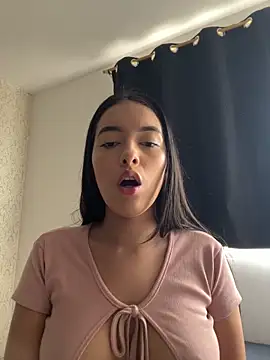 Annyrosse00 online show from April 2026 07:15:01 PM