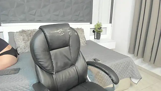sophia blade  online show from May 2026 03:01:02 AM