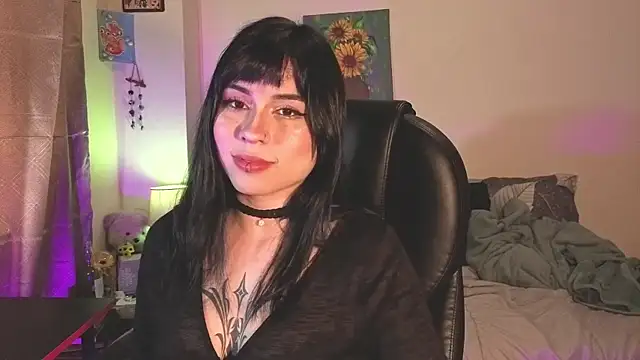 GaiaJonness online show from May 2026 07:10:01 PM