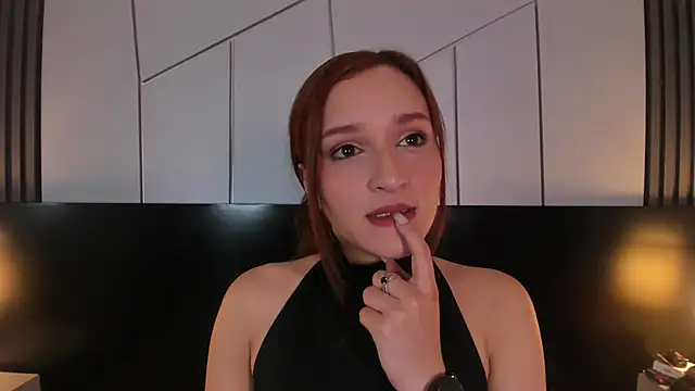 Snapshot of leahluna chatting on May 2026 08:47:01 PM leahluna online show from May 2026 08:47:01 PM