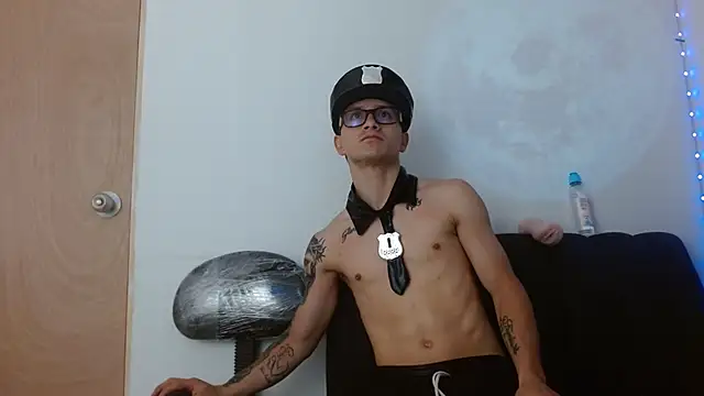 Zeusdark19 online show from May 2026 12:10:01 PM