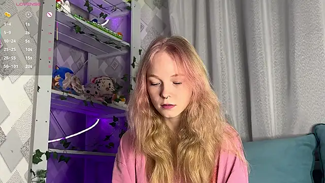 EmeliaZxc online show from April 2026 08:00:02 PM