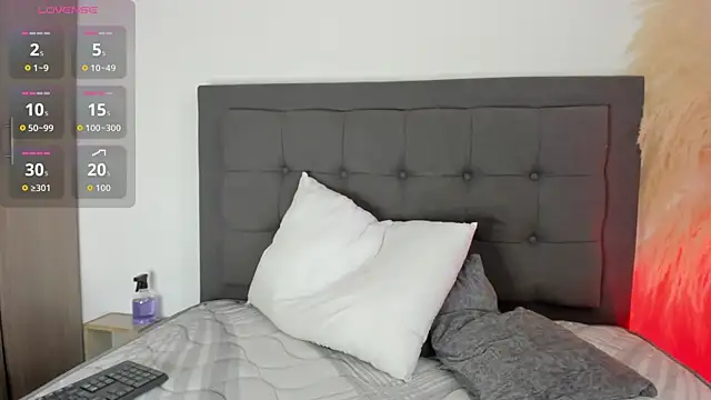 hanna-baker01 online show from June 2026 03:33:01 PM