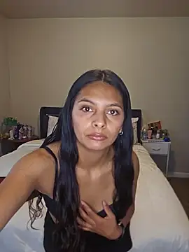 Snapshot of SweetieFox_ chatting on May 2026 05:28:02 PM SweetieFox online show from May 2026 05:28:02 PM